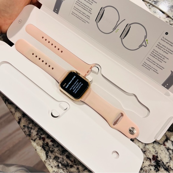 Apple | Series 6 Watch (GPS + Cellular) 40mm Gold Aluminum w/ Pink Sport Band - Picture 7 of 16